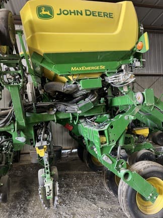 Image of John Deere 1795 equipment image 2