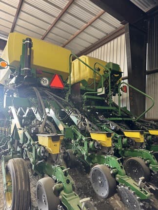 Image of John Deere 1795 equipment image 1