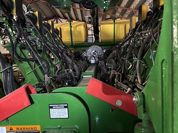 Image of John Deere 1795 equipment image 1