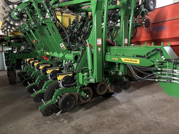Image of John Deere 1795 equipment image 4