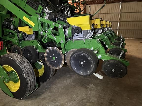 Image of John Deere 1795 equipment image 2