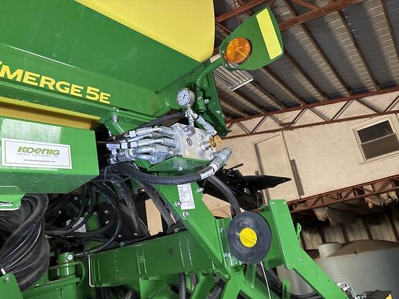 Image of John Deere 1795 equipment image 3