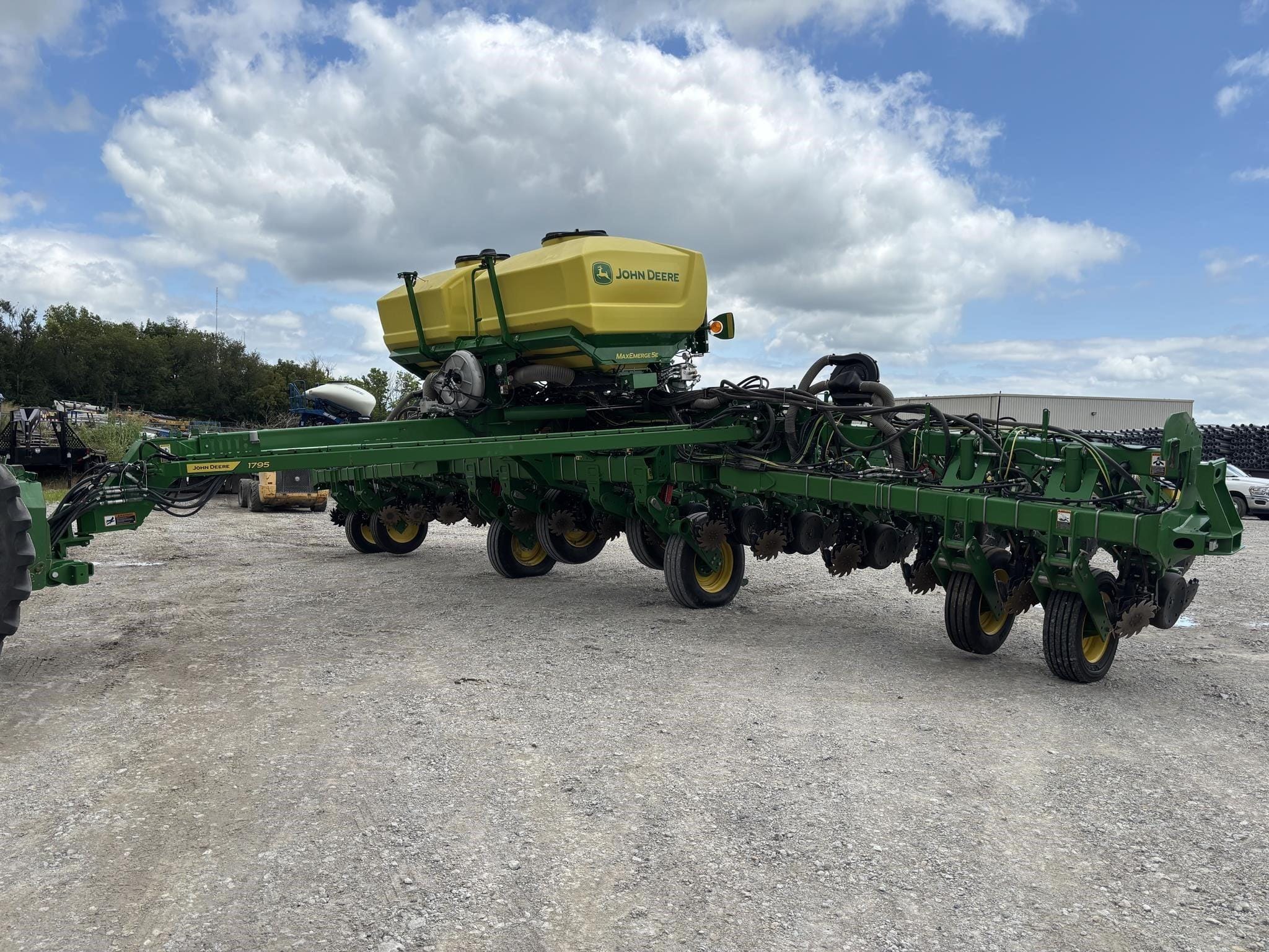 2024 John Deere 1795 Equipment Image0