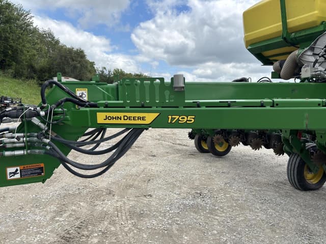 Image of John Deere 1795 equipment image 1