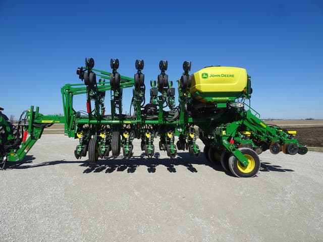 Image of John Deere 1795 equipment image 2