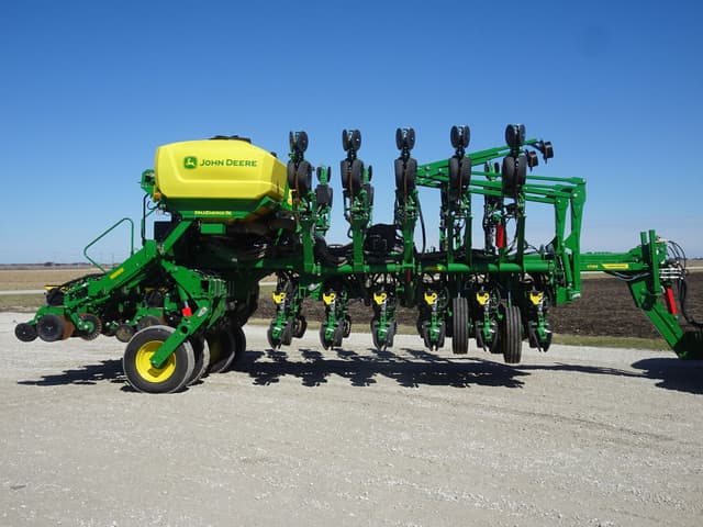Image of John Deere 1795 equipment image 3