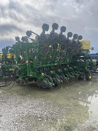 Image of John Deere 1795 equipment image 2