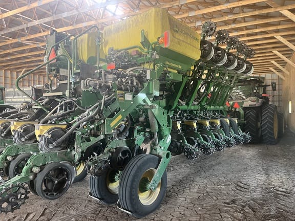 2024 John Deere 1795 Equipment Image0