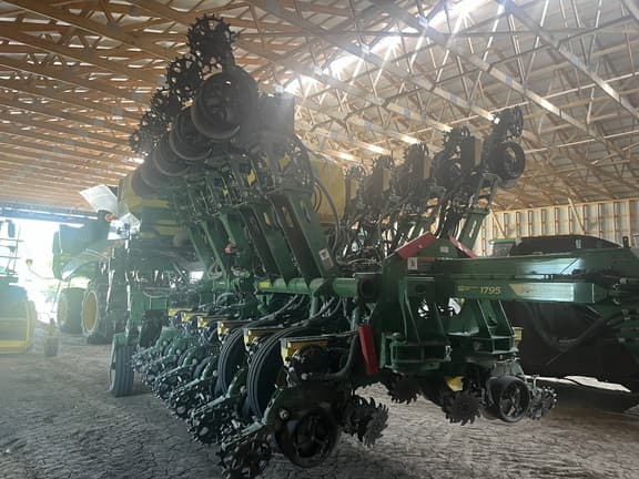 Image of John Deere 1795 equipment image 4