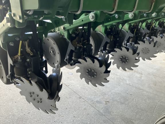 Image of John Deere 1795 equipment image 1