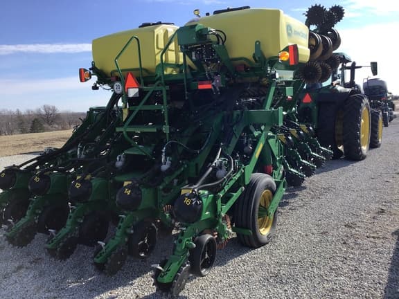 Image of John Deere 1795 equipment image 1