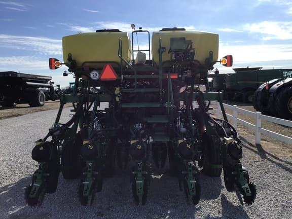 Image of John Deere 1795 equipment image 2