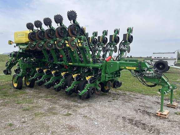 Image of John Deere 1795 equipment image 2