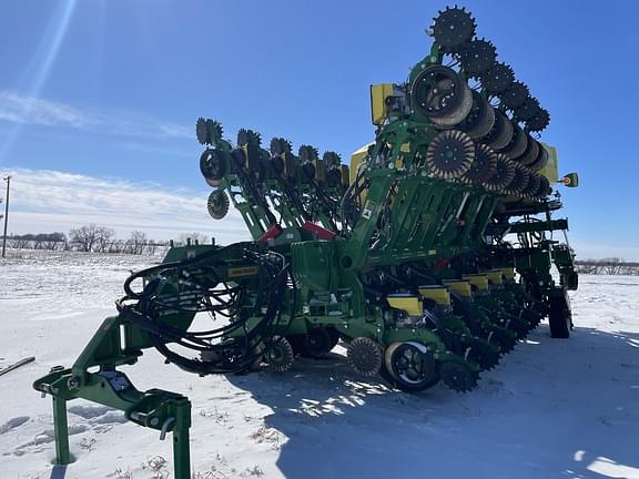 Image of John Deere 1795 equipment image 2