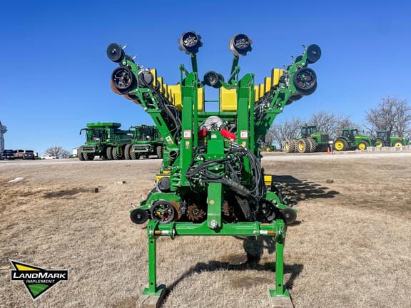 Image of John Deere 1795 equipment image 1