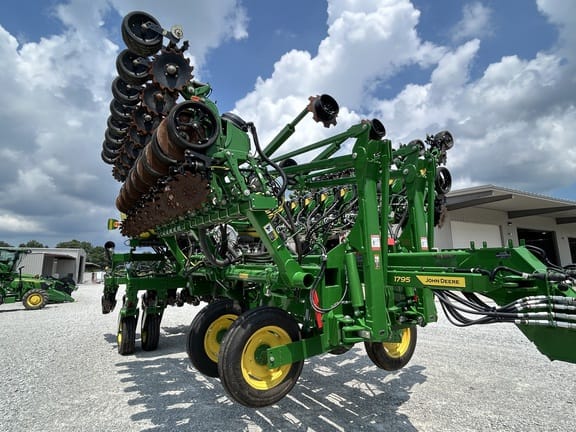 2024 John Deere 1795 Equipment Image0