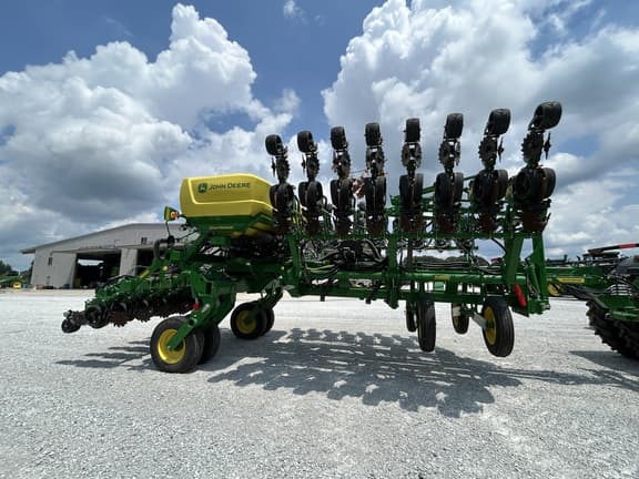 Image of John Deere 1795 equipment image 2