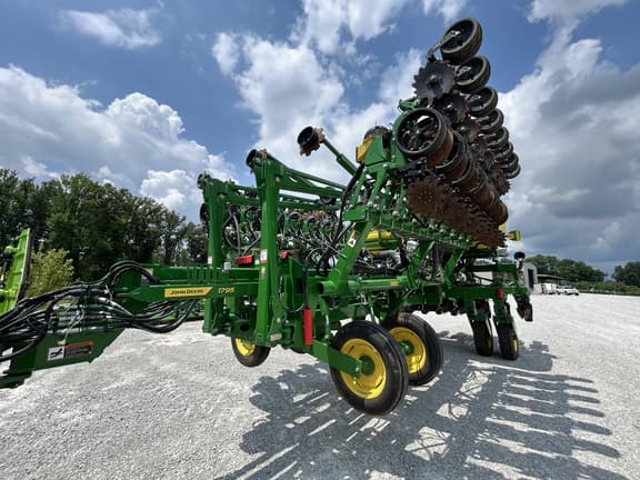 Image of John Deere 1795 equipment image 1