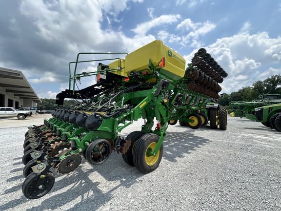 Image of John Deere 1795 equipment image 4