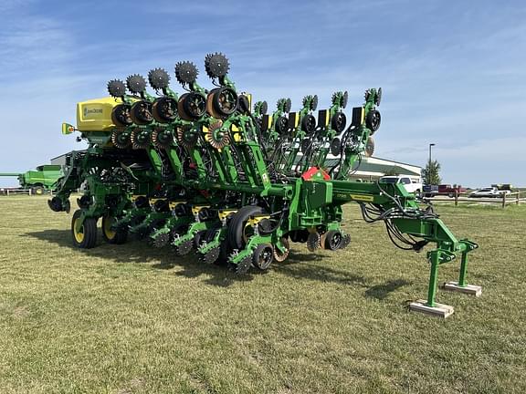 Image of John Deere 1795 equipment image 2