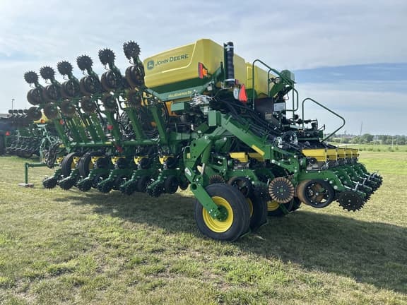 Image of John Deere 1795 equipment image 3