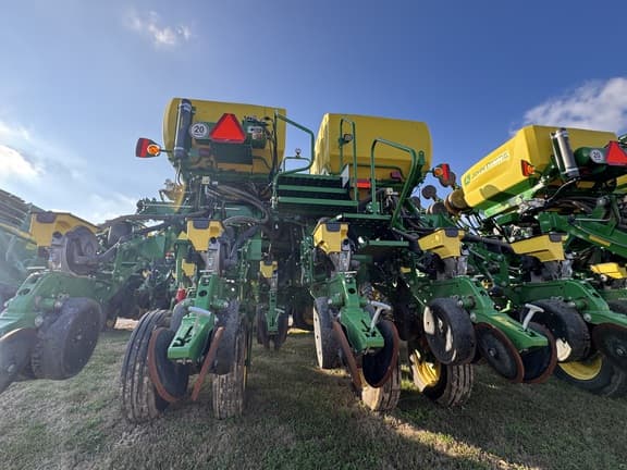 Image of John Deere 1795 equipment image 3