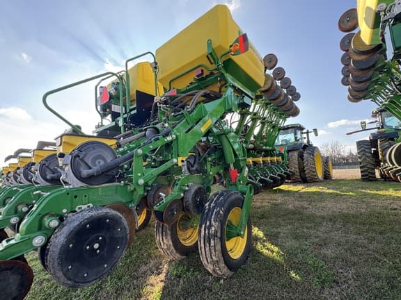 Image of John Deere 1795 equipment image 4