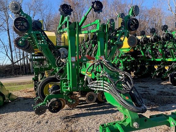 Image of John Deere 1795 equipment image 1