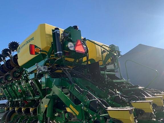 Image of John Deere 1795 equipment image 2