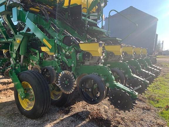 Image of John Deere 1795 equipment image 3