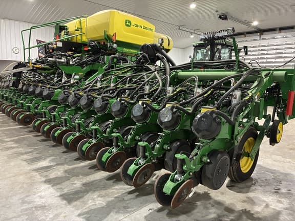 Image of John Deere 1795 equipment image 1