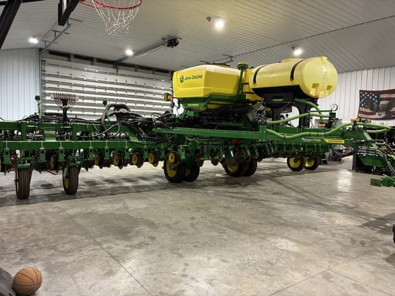 2024 John Deere 1795 Equipment Image0