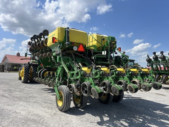 Image of John Deere 1795 equipment image 3