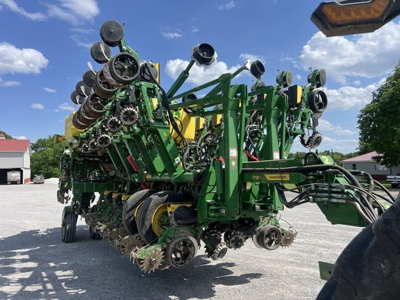 2024 John Deere 1795 Equipment Image0