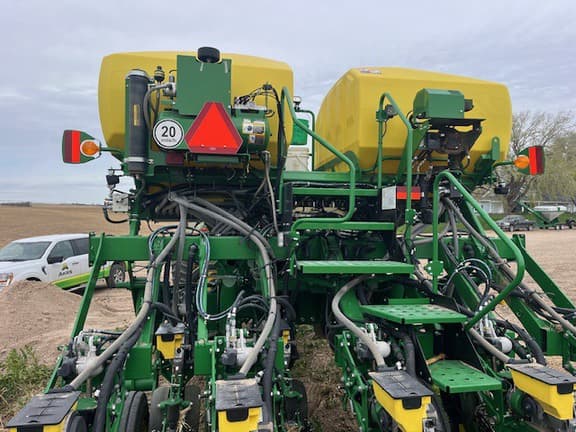 Image of John Deere 1795 equipment image 2