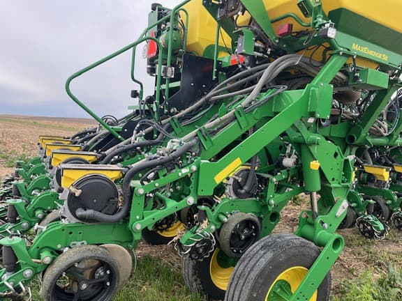 Image of John Deere 1795 equipment image 3