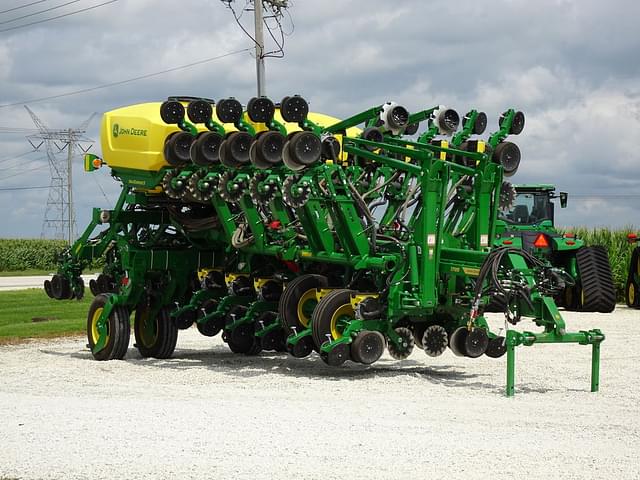 Image of John Deere 1795 equipment image 1