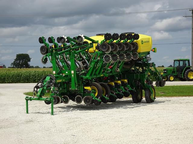 Image of John Deere 1795 equipment image 3