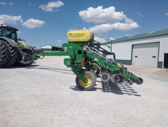 Image of John Deere 1795 equipment image 4