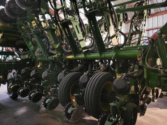 Image of John Deere 1795 equipment image 1