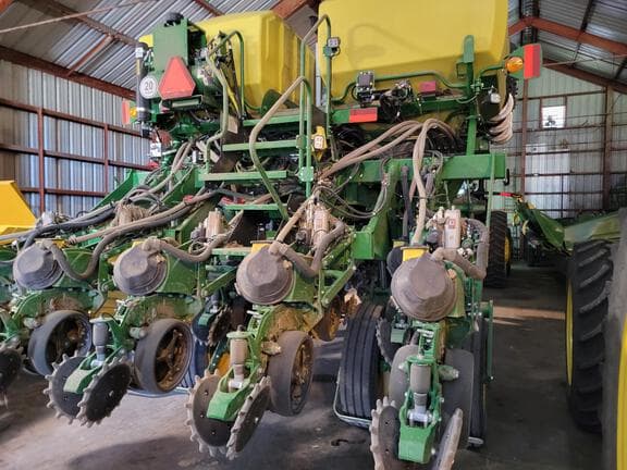 Image of John Deere 1795 equipment image 2