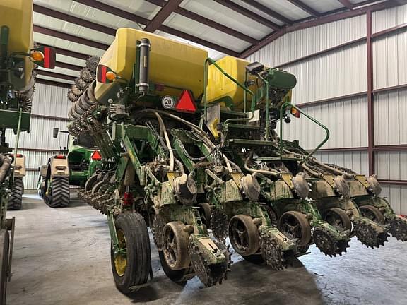 Image of John Deere 1795 equipment image 4