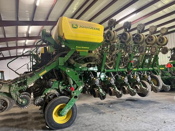 Image of John Deere 1795 equipment image 2