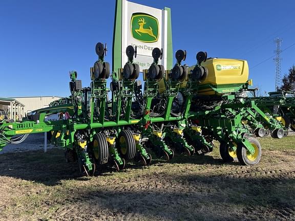 Image of John Deere 1795 equipment image 1