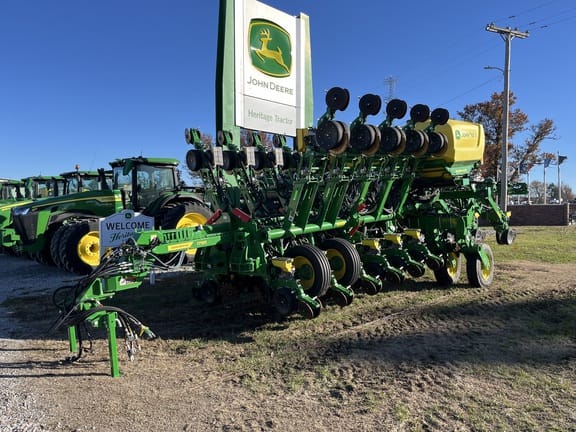 2024 John Deere 1795 Equipment Image0