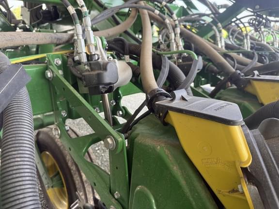 Image of John Deere 1795 equipment image 1