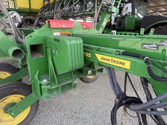 Image of John Deere 1795 equipment image 2