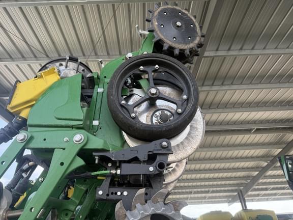 Image of John Deere 1795 equipment image 3