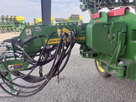 Image of John Deere 1795 equipment image 4