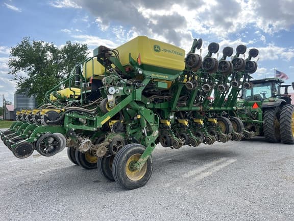 Image of John Deere 1795 equipment image 4